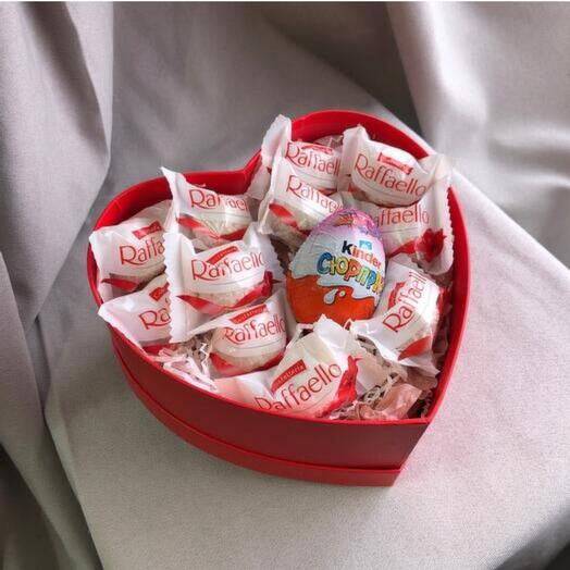 Коробочка валентинка с рафаелло и kinder сюрприз