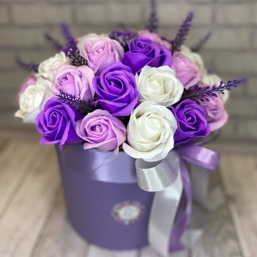 Яркий букет из 31 мыльной розы