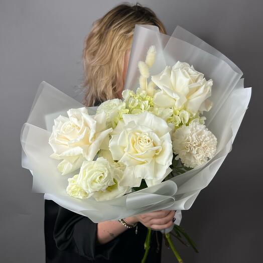 Snow-white bouquet size S hydrangea, French rose, eustoma, dianthus