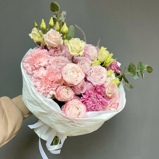 A compliment bouquet in delicate shades: peony-shaped bush roses, eustoma, carnation