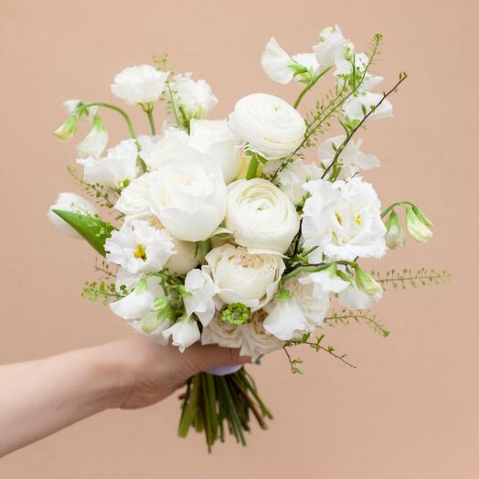 Wedding bouquet of the bride in Korean style🤍