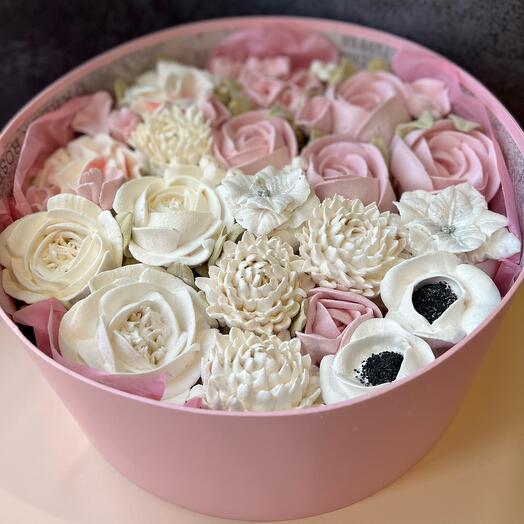 Flores de malvavisco en Caja redonda