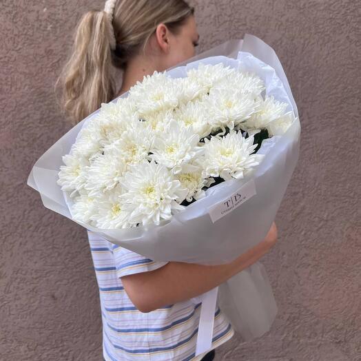 Bouquet of snow-white chrysanthemums