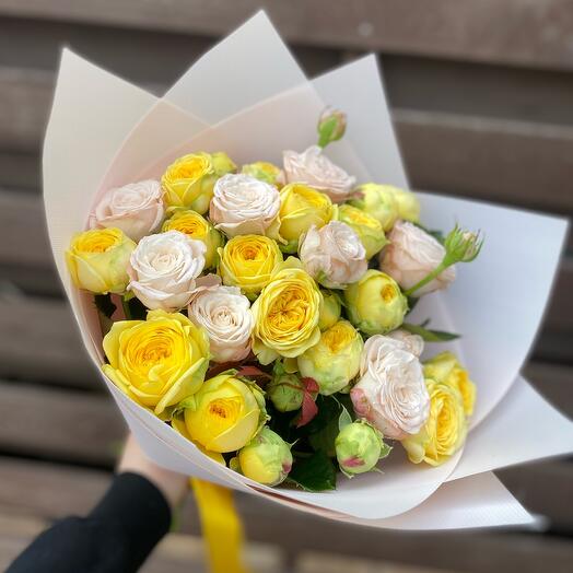 Bouquet of 15 peony-shaped bush roses