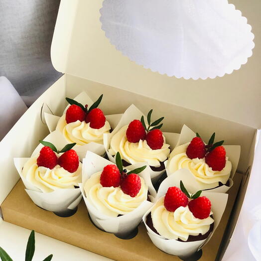 Cupcakes "chocolate with raspberries" 6 pcs.