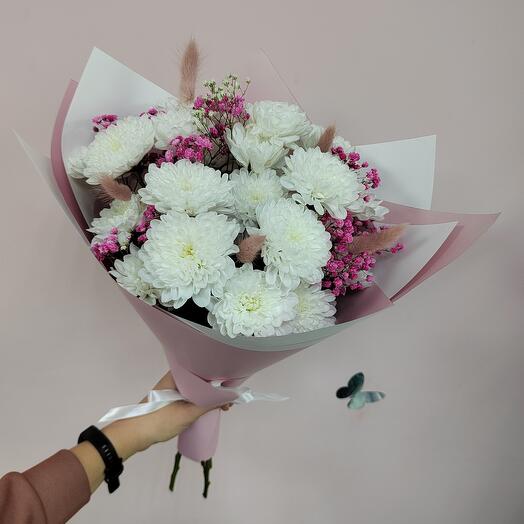Ramo de crisantemo arbusto y gypsophila