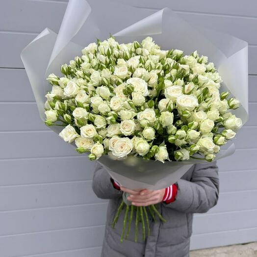 Букет из кустовых белых роз