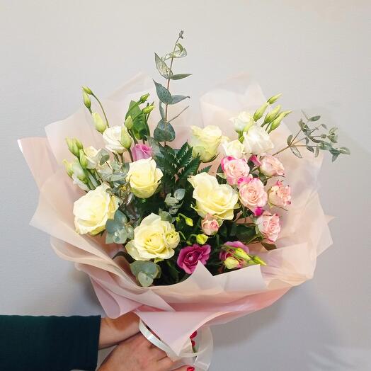 Rosas y eustoma
