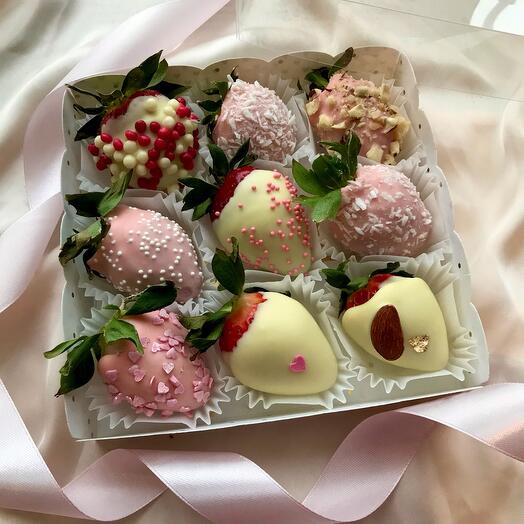 Клубника в белом шоколаде 9 штучек
