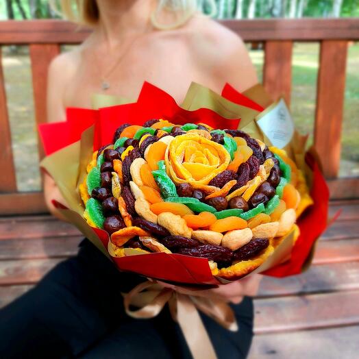 Ramo de frutas secas con rosa de mango seco