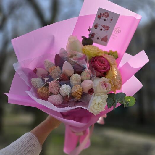 Клубника в шоколаде М+ с цветами