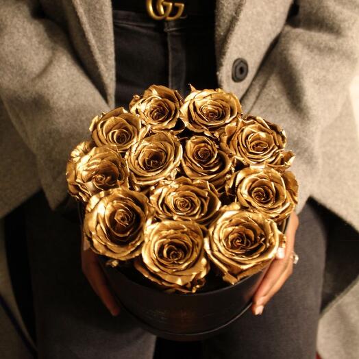 13 золотых роз в коробке