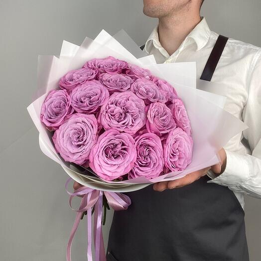 Monobucket of 15 peony-shaped roses