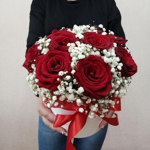 9 red roses with gypsophila