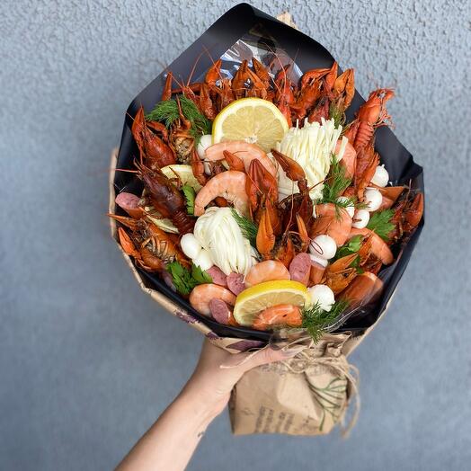 Букет с раками, креветками, сыром косичкой