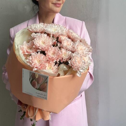 Delicate bouquet of 5 pieces of persistent Chrysanthemums