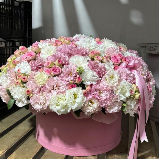 Pink lisianthus and White lisianthus in box