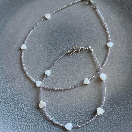 Чокер и браслет из шпинели и перламутра