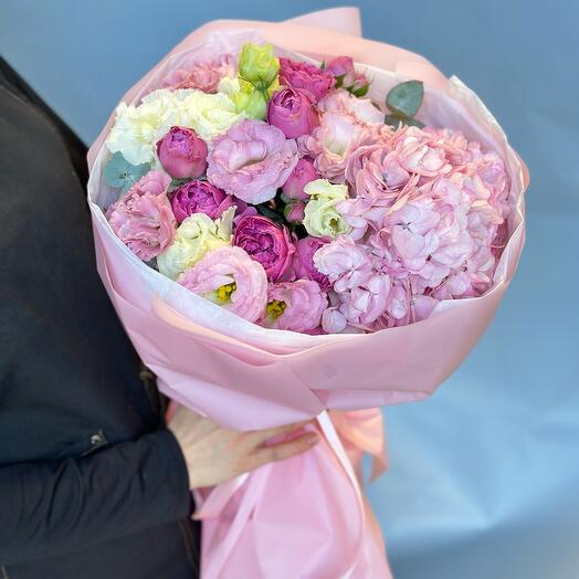 Букет с пион розой,гортензией в стильном оформлении, аква бокс в подарок 🎁