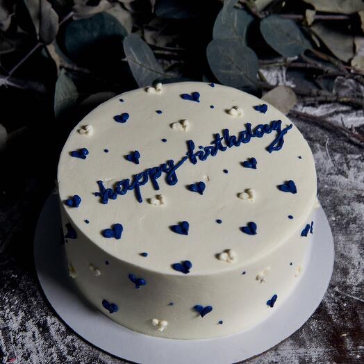 Торт с надписью "Happy Birthday"