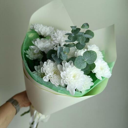 Chrysanthemum with eucalyptus