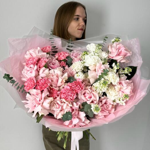 Большой авторский букет с французской розой и маттиолой (108)