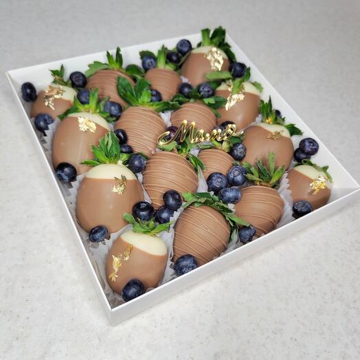 Клубника в шоколаде, клубника Kinder для мамы