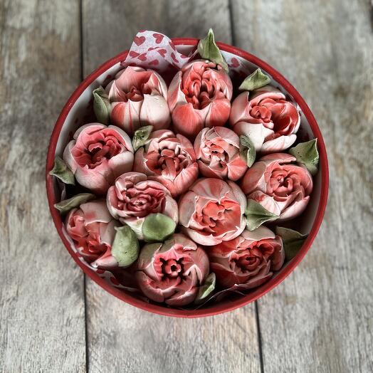 MARSHMALLOWS AND TULIPS. STRAWBERRY 18*6 cm