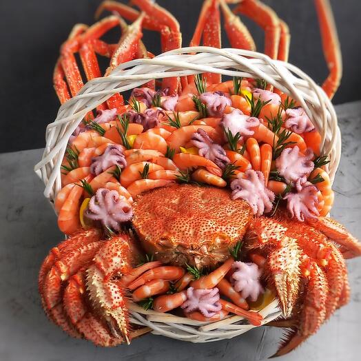 Корзина с морепродуктами мужская с креветками крабом