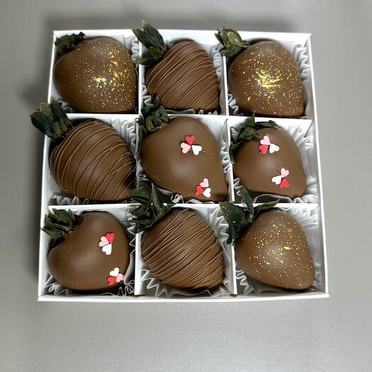 Chocolate-covered strawberries (9 pcs)