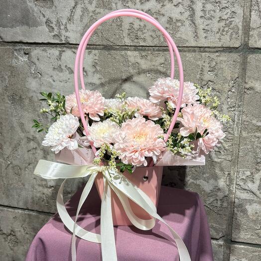 Handbag with chrysanthemum and limonium