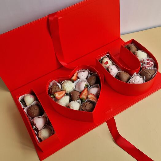Клубника в шоколаде в коробке I love you