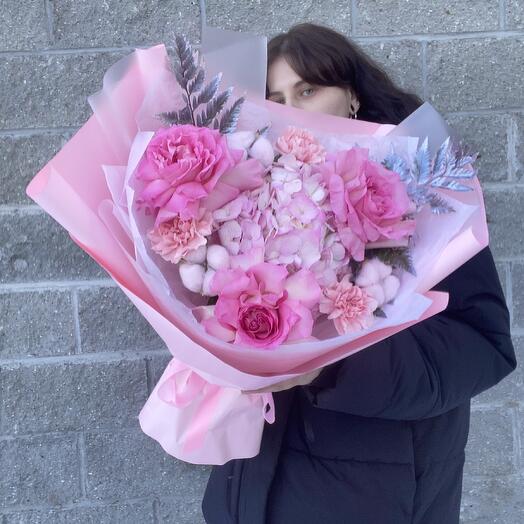 Букет «Бубльгум» с гортензией и французскими розами