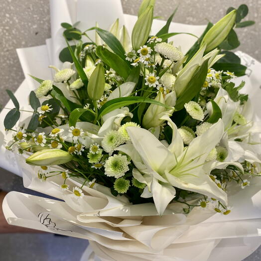 Lilly in white bouquet