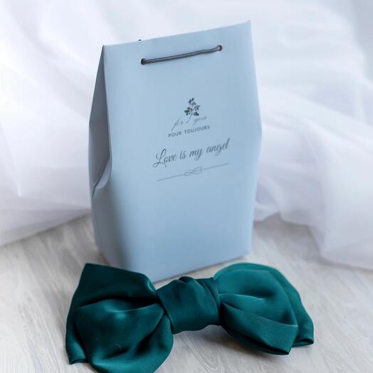 Атласный бант для волос на заколке изумруд