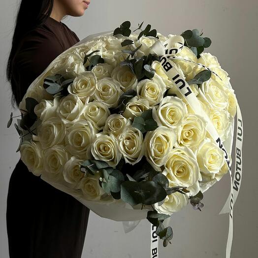 61 белая роза с экалиптом