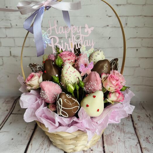 Букет/корзина из клубники в шоколаде ,,Happy Birthday