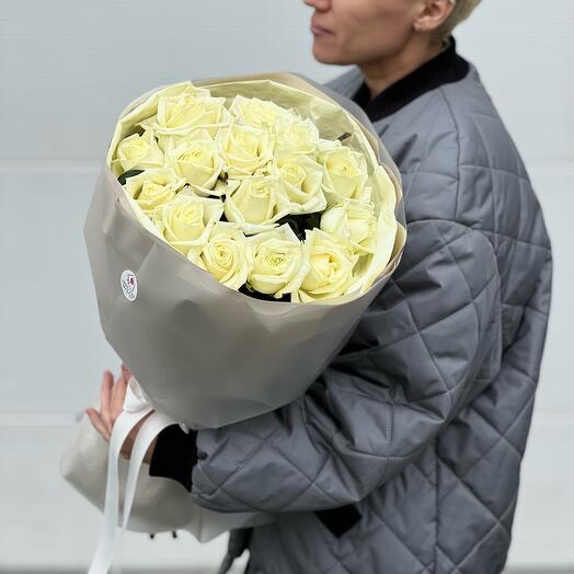 Белые розы White Naomi