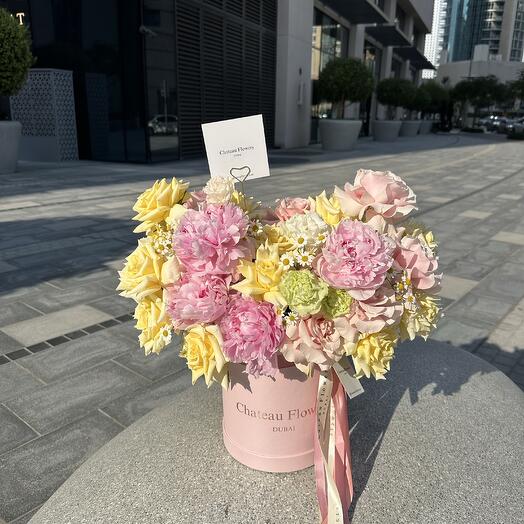 Flowers in the box Pink and buttercream French Roses