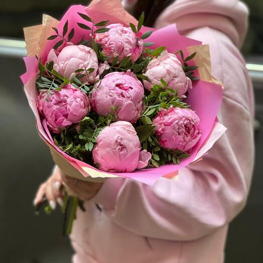 Пионы с зеленью