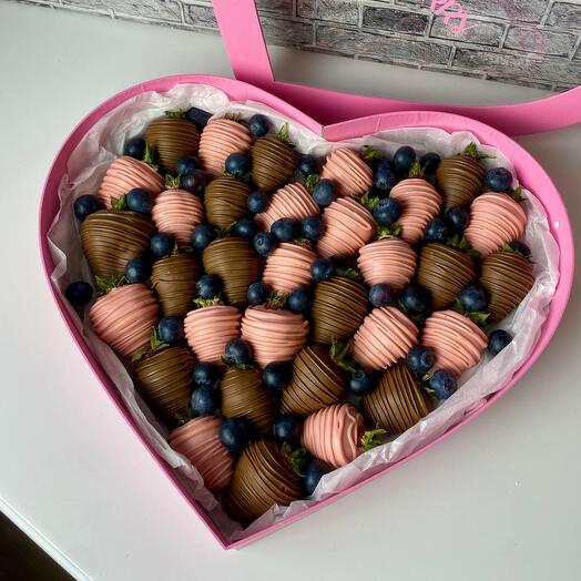 Клубника в шоколаде "Pink Love" (28-31шт)
