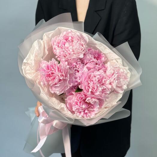 St mono bouquet of 193 pink peonies by Sarah Bernhardt