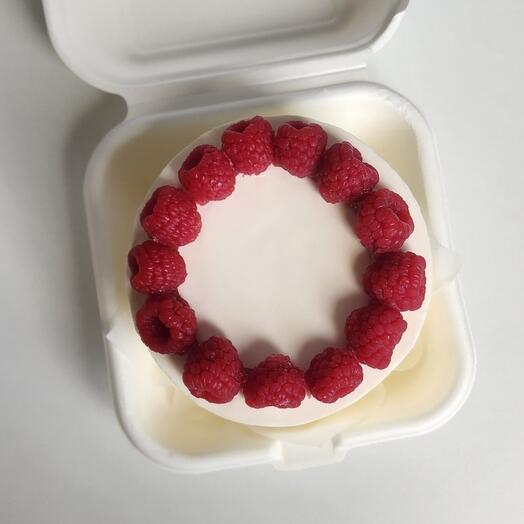 Бенто-торт венок из малины(желе) для ваших близких, жене,девушке на праздник мужу маме папе сестре