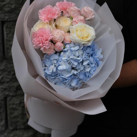 Букет цветов в магазине Оранж