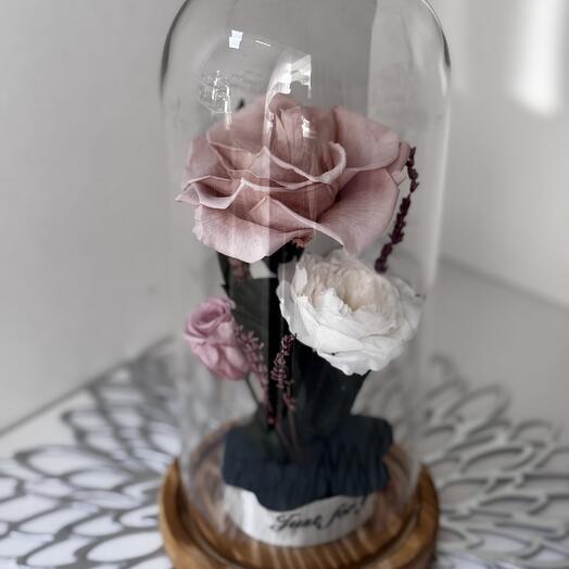 Розы в колбе