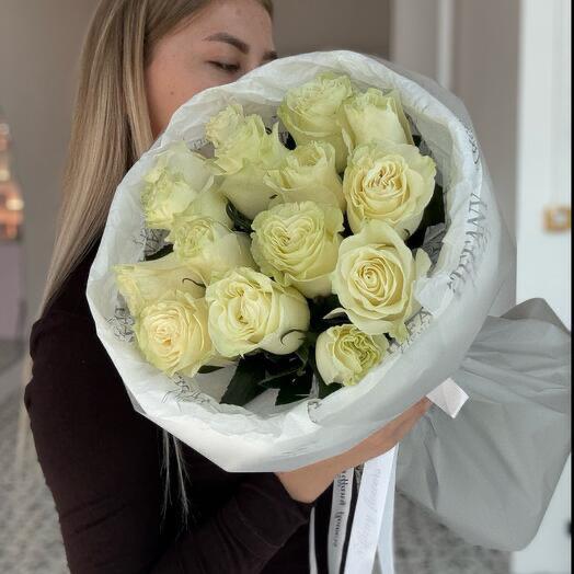 Букет от цветочного дома «TIFFANY» белые розы 15 цветков