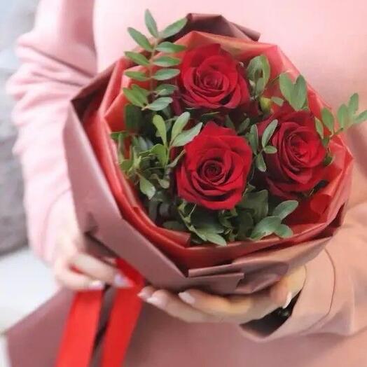 Красные розы ♥️ с любовью 🌿