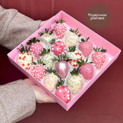 Клубника в коробке «Искра» 16-20 шт