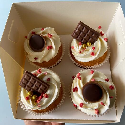 Набор  ванильных капкейков 4штуки