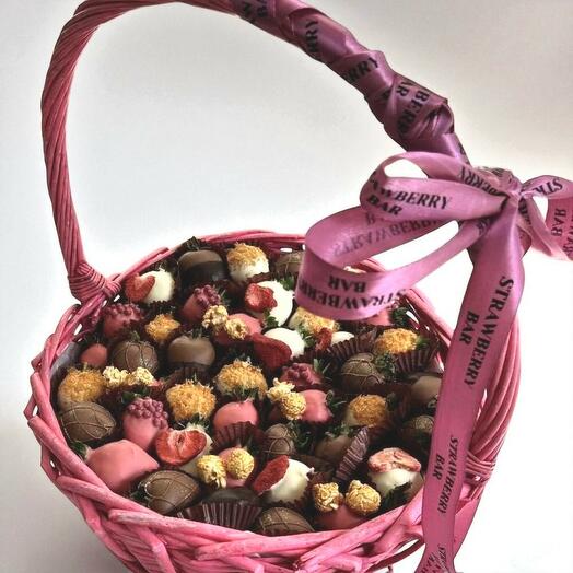 Корзина клубники в шоколаде
